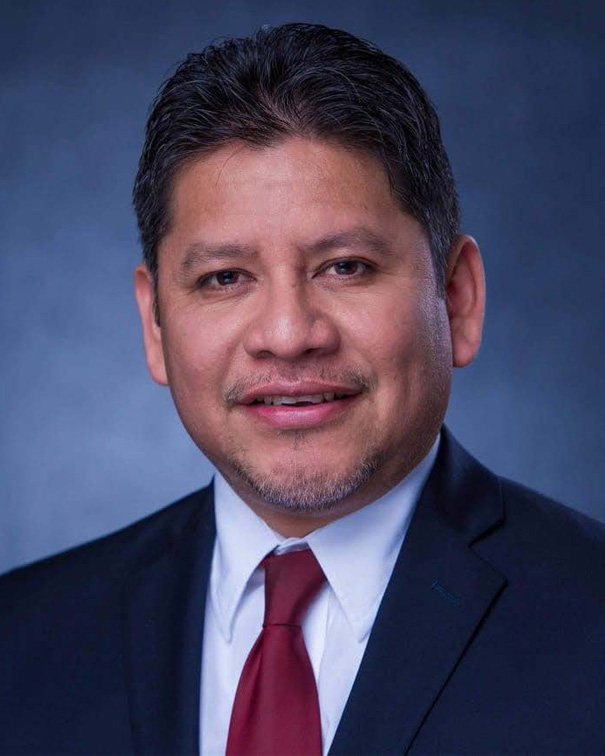 Headshot of Isael Vallejos